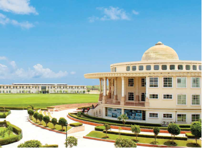 Pursue MBA program from Noida International University, Noida with Sunstone's edge