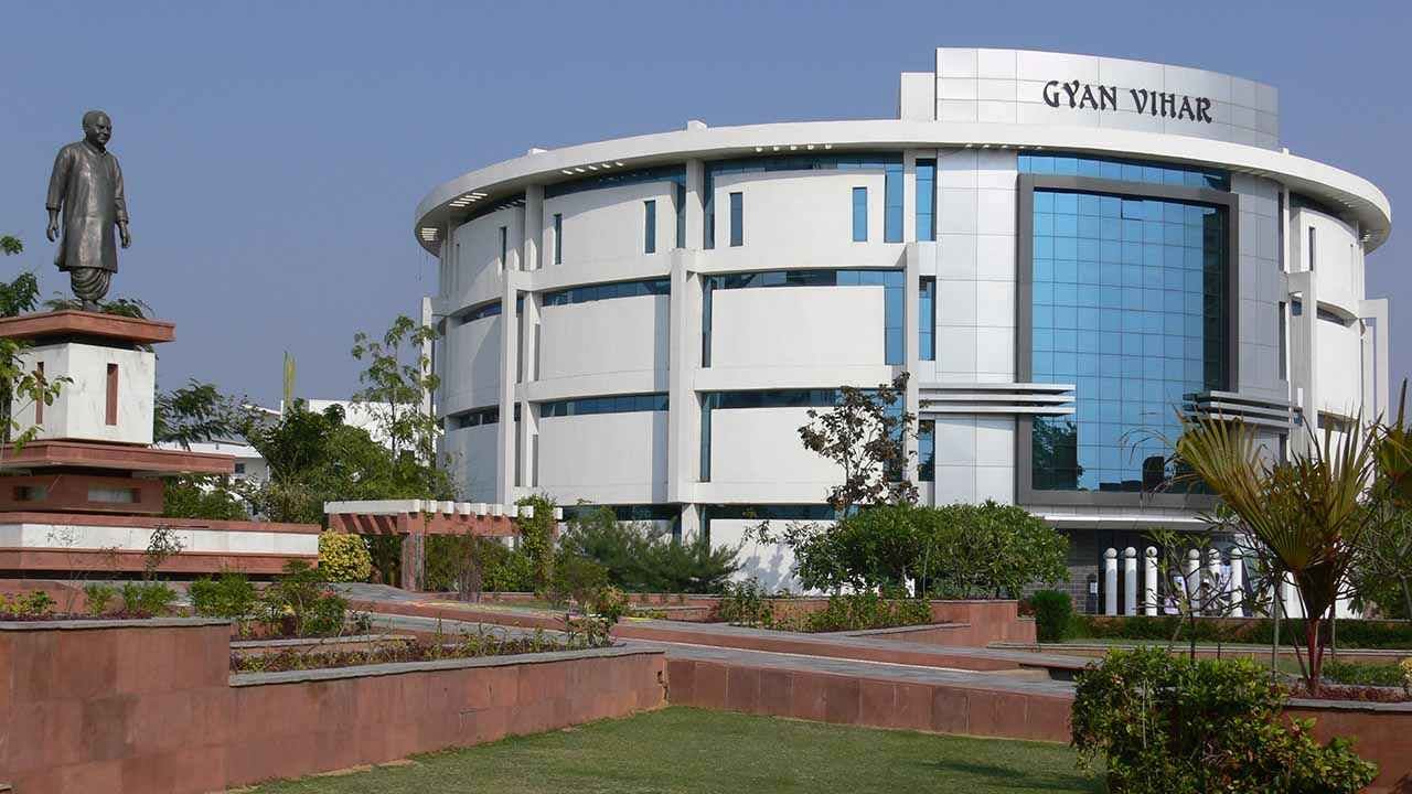 Pursue MBA degree course from Suresh Gyan Vihar University, Jaipur with Sunstone's edge